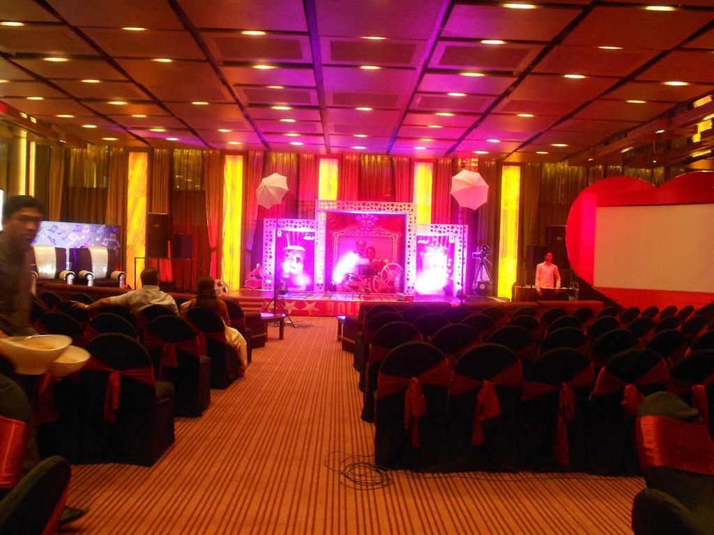 Hotel Babylon International Rāipur Quarto foto
